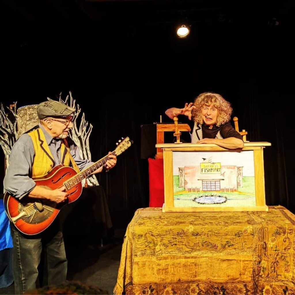 Crankie performance at the Sandglass Theater