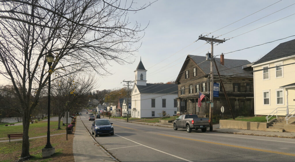 downtown hinsdale new hampshire. Photo credit: John Phelan (Wikimedia Commons)